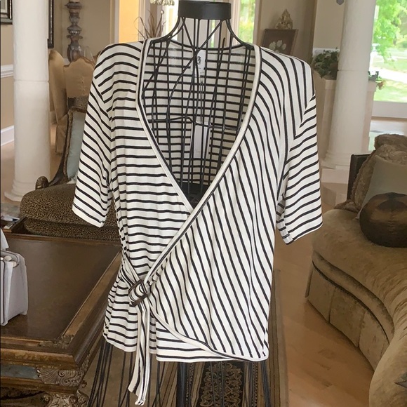 Vici Tops - NWT short Sleeve Cream and Black Top with Buckle